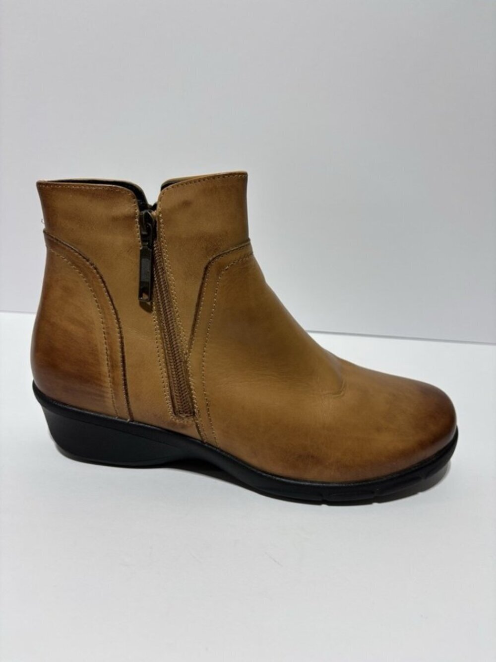 Propet Women’s Waverly Tan Leather Ankle Bootie, Size 10 Wide